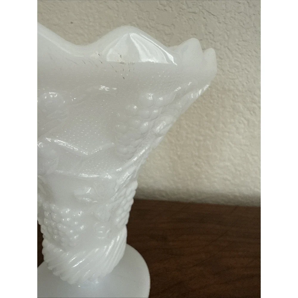 Vintage Anchor Hocking Milk Glass Flared Ruffled Vase 6